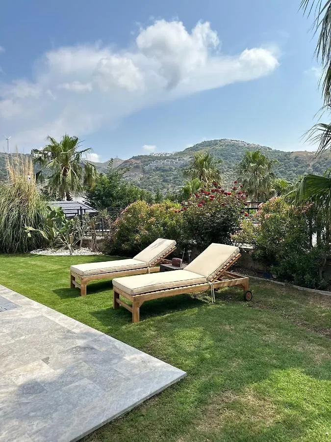 Villa Falcon With Swimming Pool And Great Views In Yalikavak Bodrum